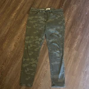 Sonoma camo curvy skinny jeans